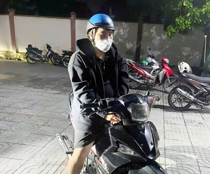 Dung kim tiem,  Dam vao dui,  Nu sinh anh 1
