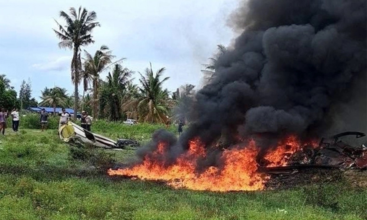 Thai Lan: Roi truc thang canh sat, 3 nguoi thiet mang hinh anh