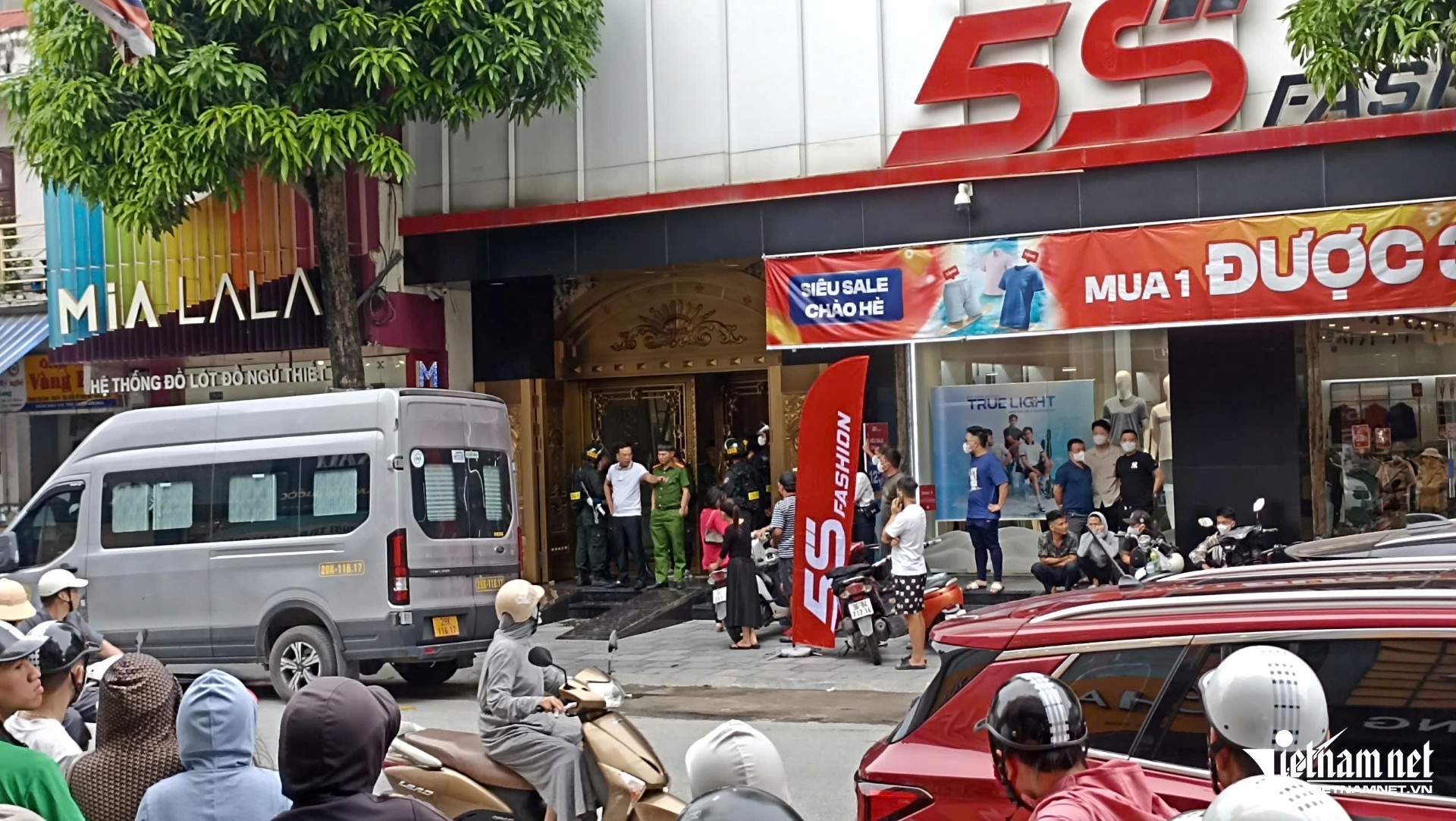 Dong loat kham xet anh 1