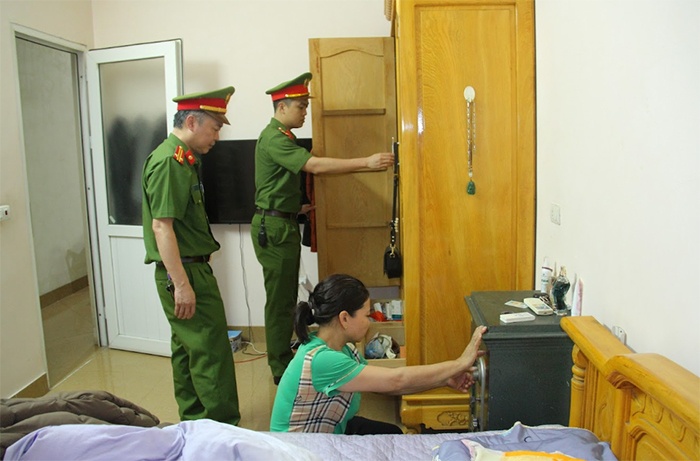 San xuat gia do,  Hoa chat doc hai anh 3