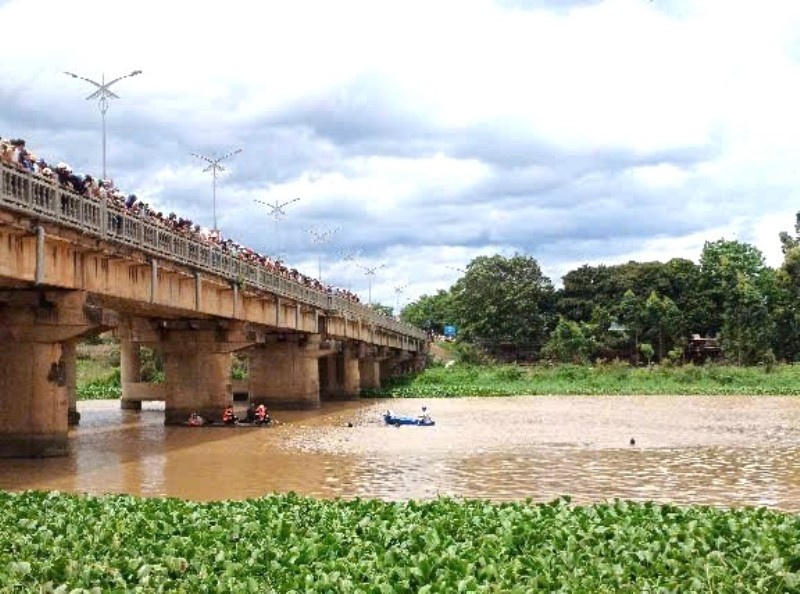 cuu nguoi nhay cau anh 2