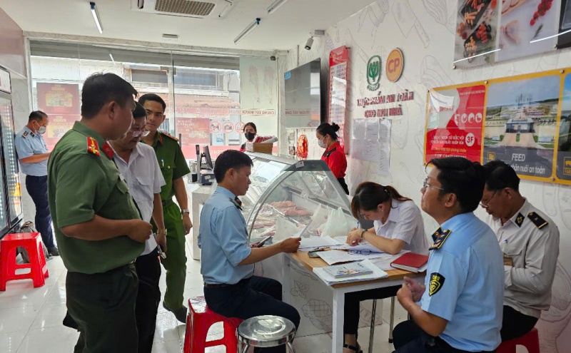 Cong ty CP,  Ban thit heo ban,  Freshop My Xuyen,  Cua hang Freshop,  C.P Viet Nam anh 2