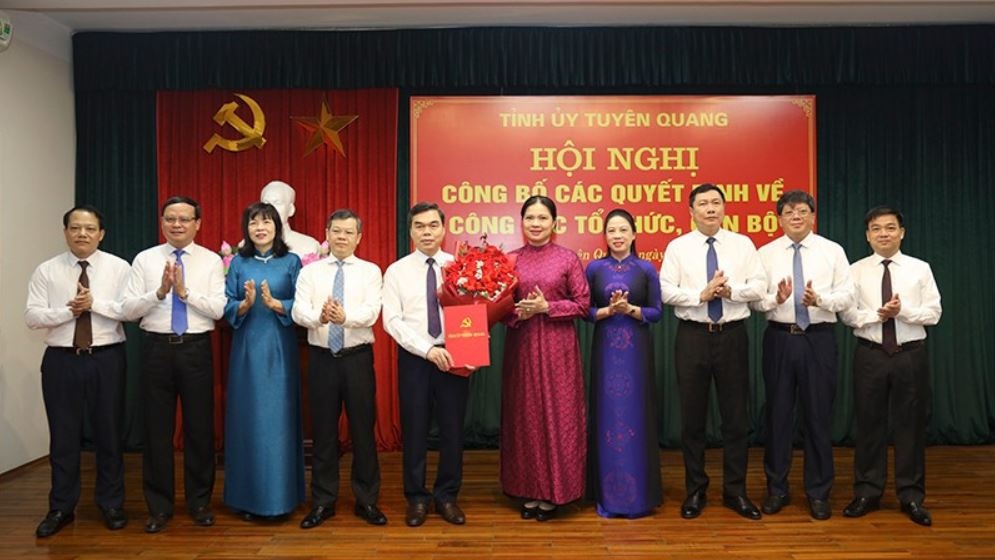 Ban Bi thu anh 1