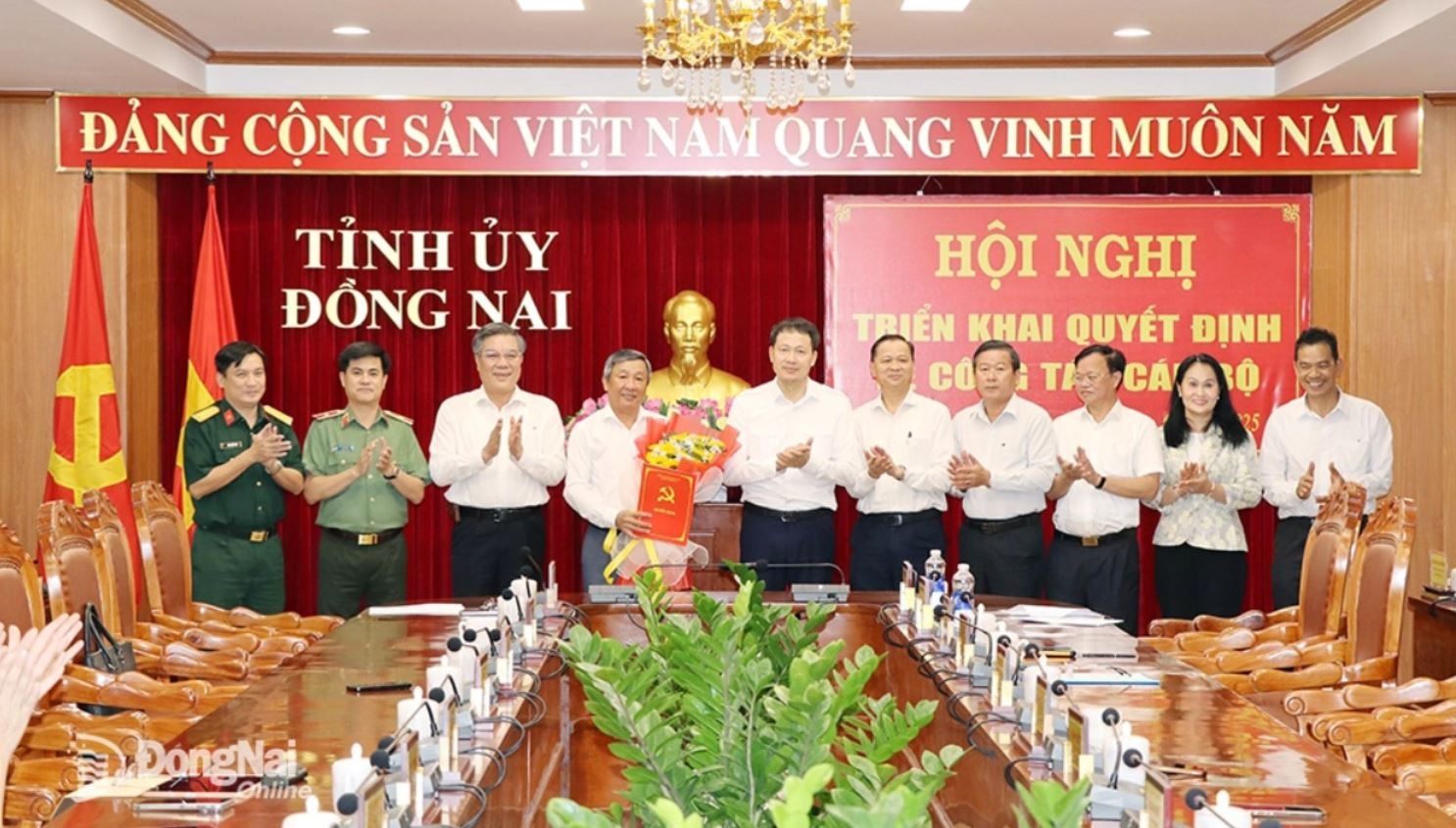 Ban Bi thu anh 4