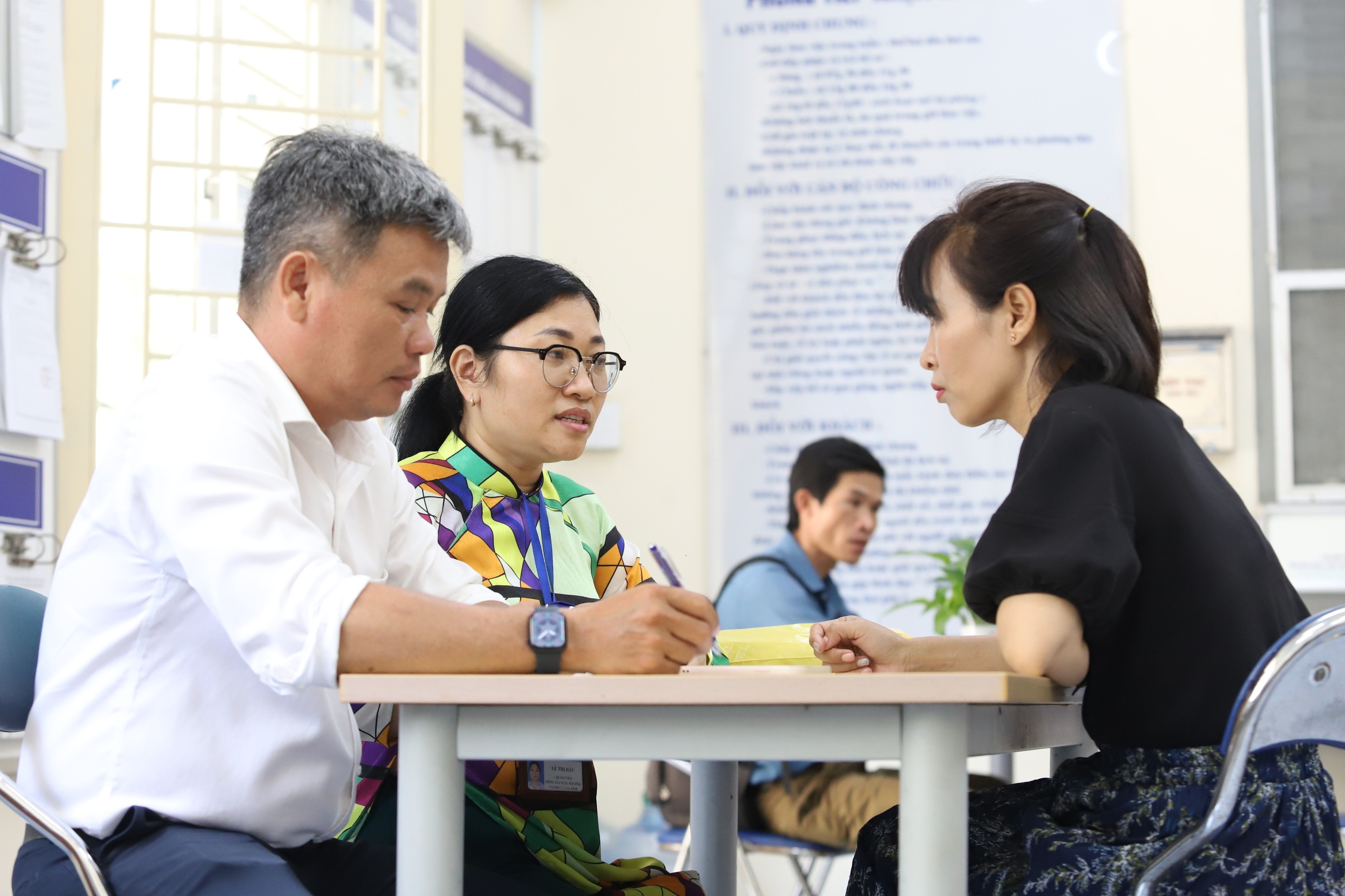 Can bo TP.HCM quan tam dieu gi khi nghi theo che do? hinh anh