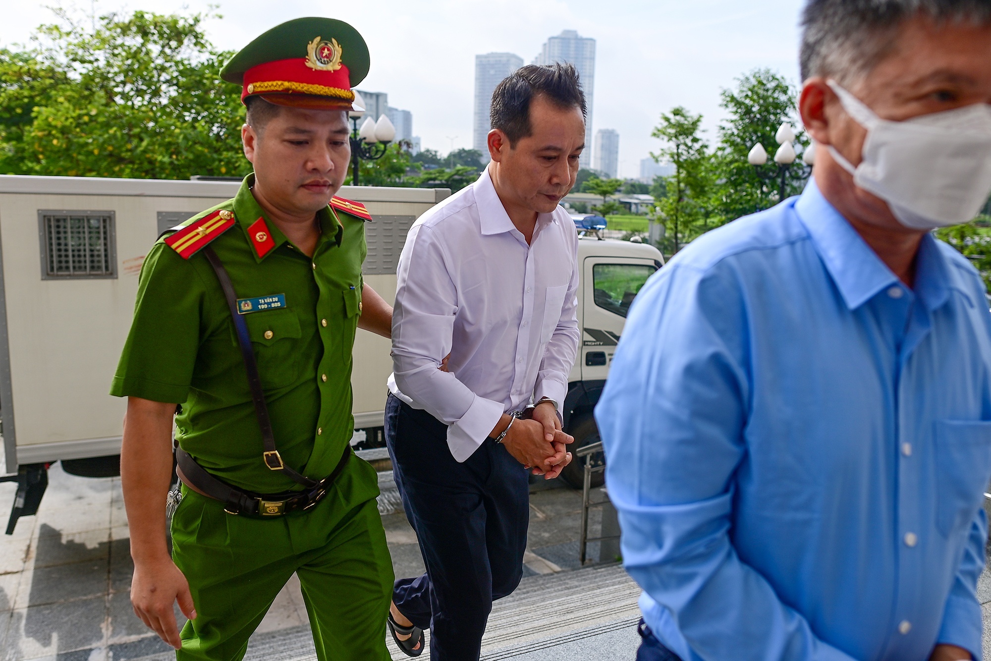 Tap doan Phuc Son,  Nguyen Van Hau anh 9