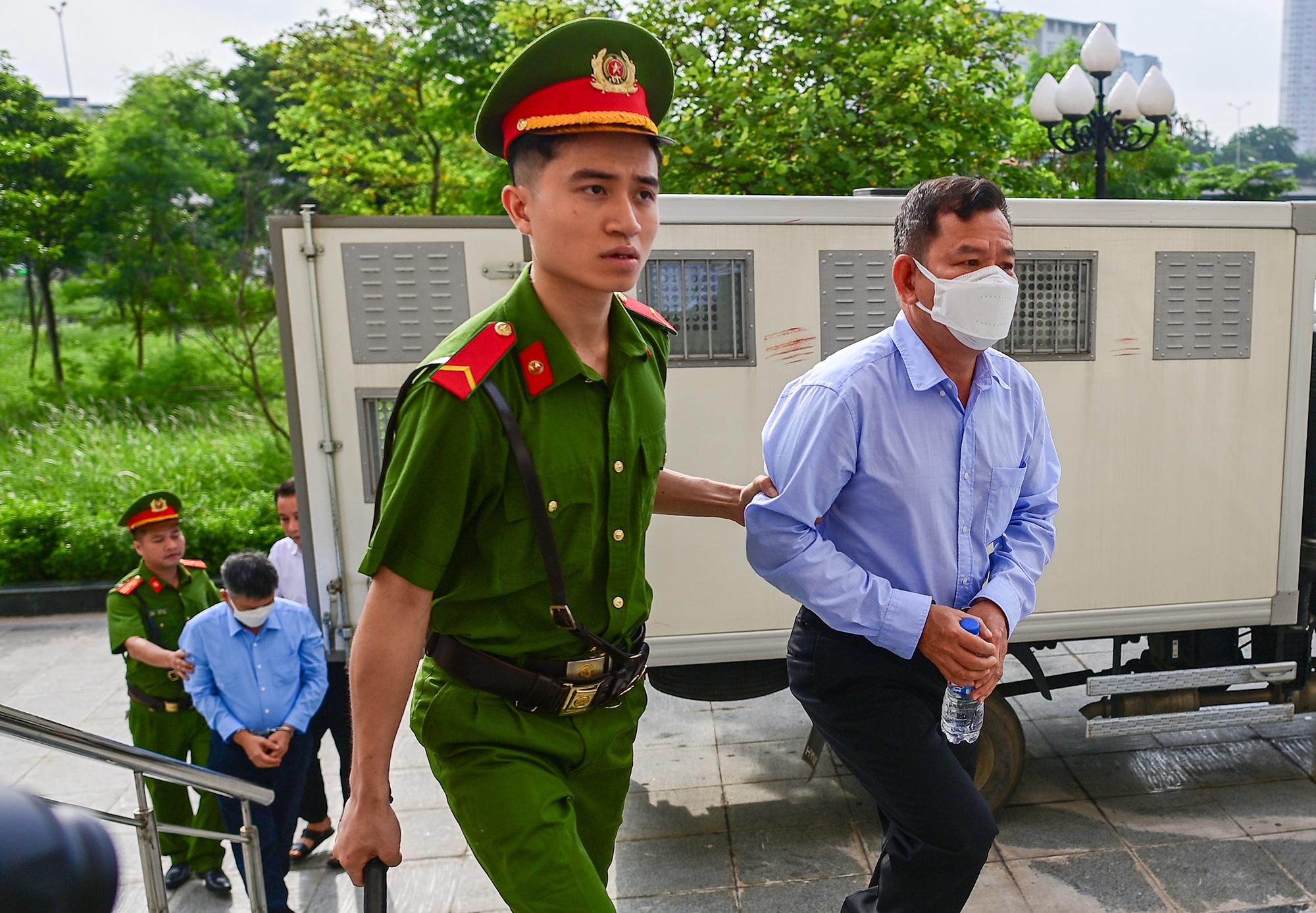 Tap doan Phuc Son,  Nguyen Van Hau anh 11