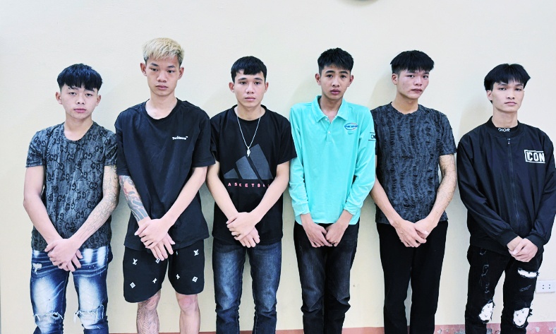 Tim doi thu khong gap, nhom thanh nien lang lach chem ga thi uy hinh anh