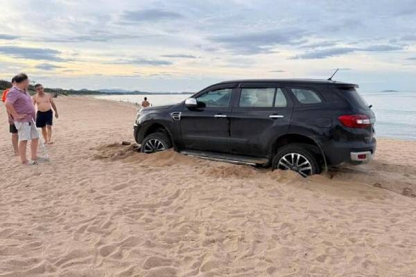 Nguoi dan ong lai xe xuong bai bien Dak Lak bi phat 5 trieu dong hinh anh