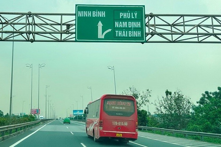 Cao toc Bac Nam co nhieu bien bao chi den dia danh khong con ton tai hinh anh