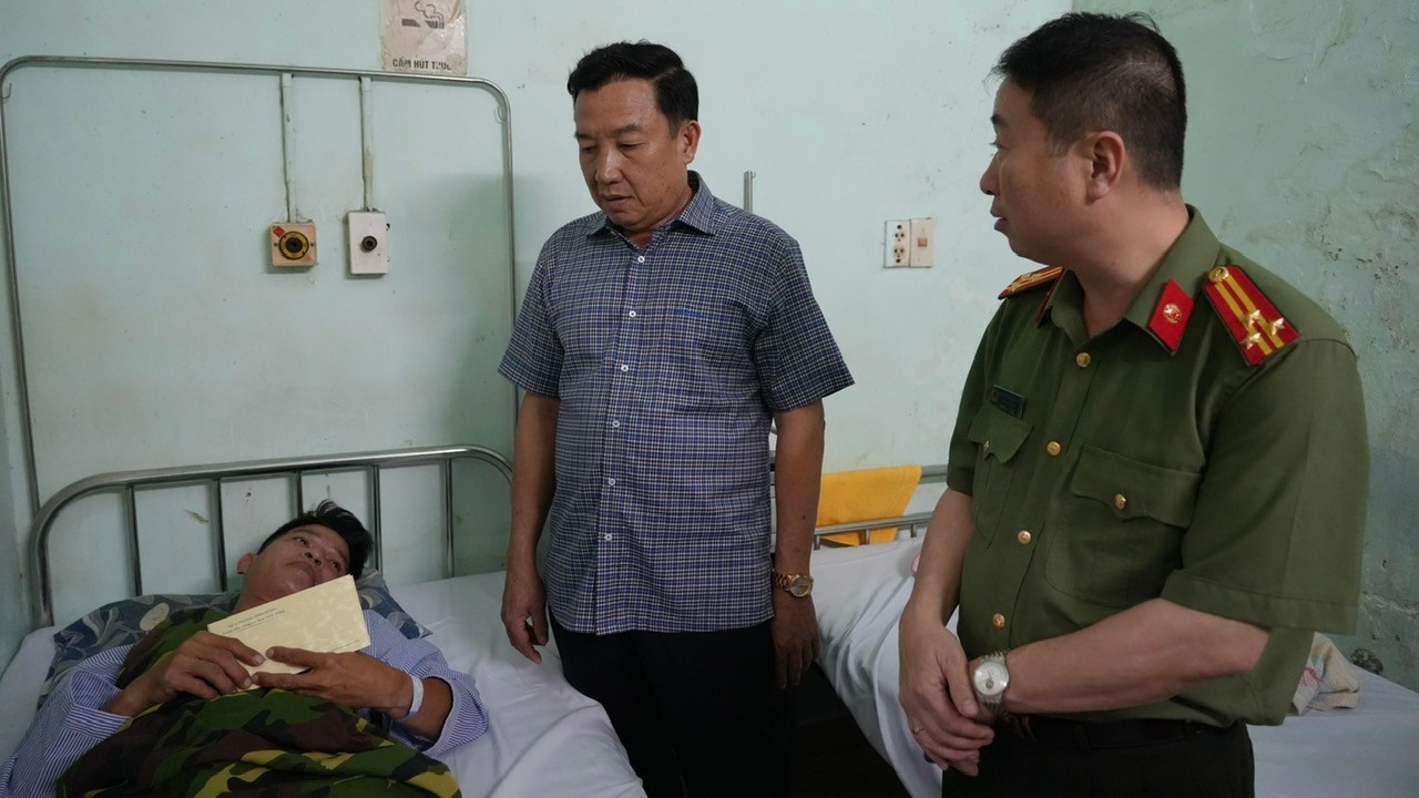 Ban thuong cong an anh 2