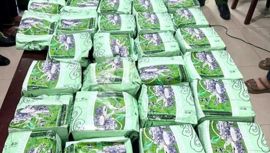 Bat giu 3 ke trong duong day ma tuy xuyen quoc gia, thu 60 banh heroin hinh anh