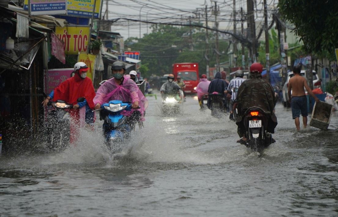 TP.HCM sap mua lon dien rong hinh anh