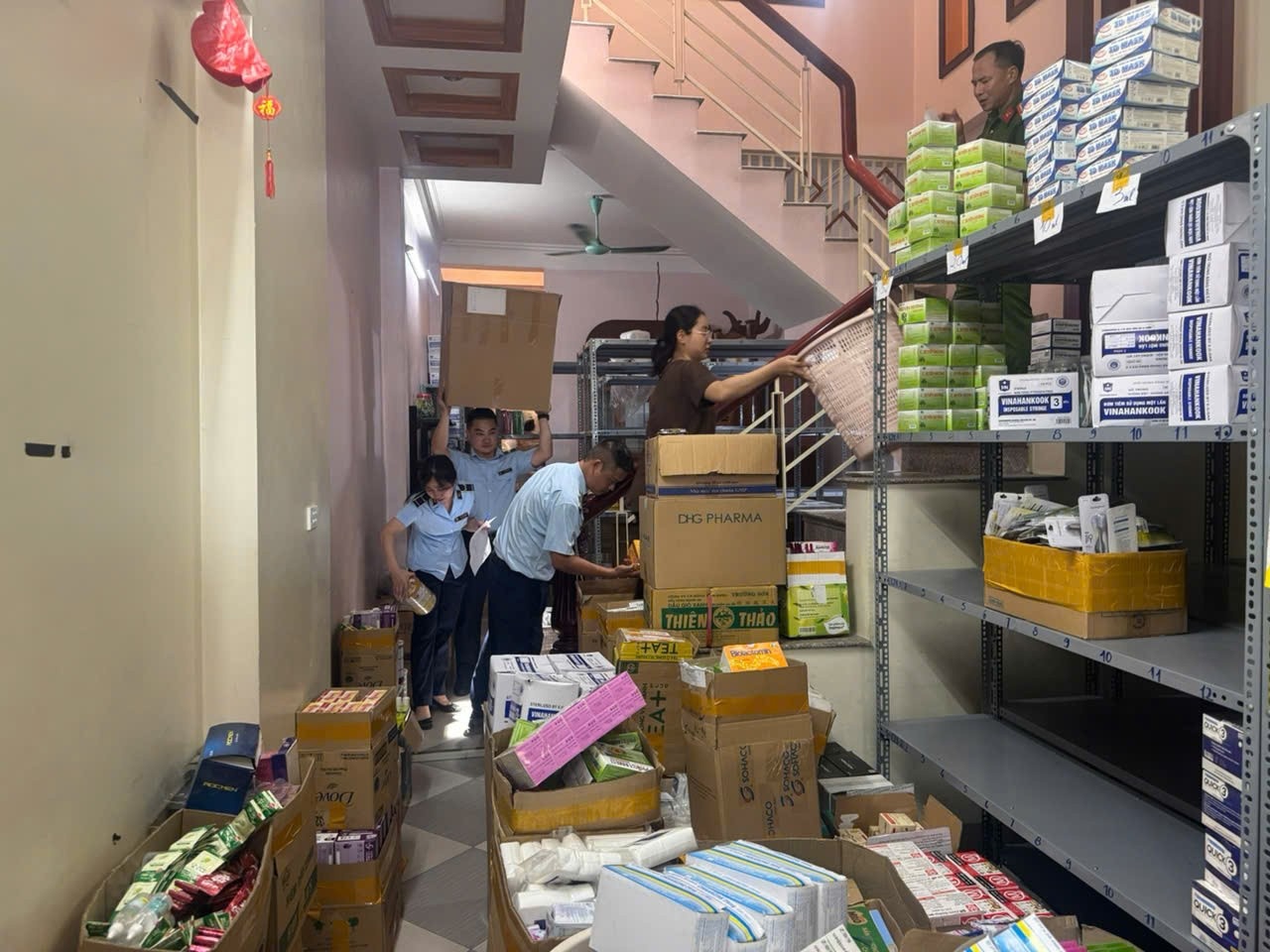 Cong an Thanh Hoa khoi to vu an buon ban hang gia la thuoc chua benh hinh anh