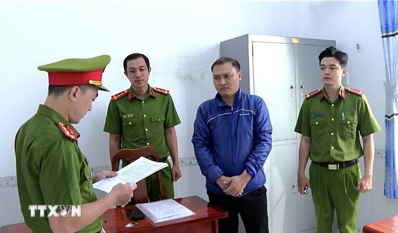Nhan vien ngan hang,  Lua dao chiem doat,  Nguyen Van Viet anh 1