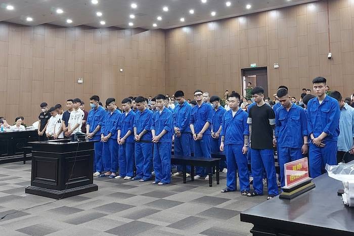 Vu hon chien,  thanh nien tu vong anh 1