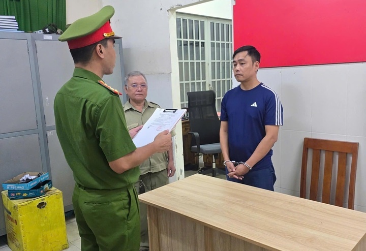 Work Permit,  Cong an Da Nang,  Bo Di tru,  Hoang Minh Luan,  Quyen tu phap,  Cong ty Thanh Chung anh 1