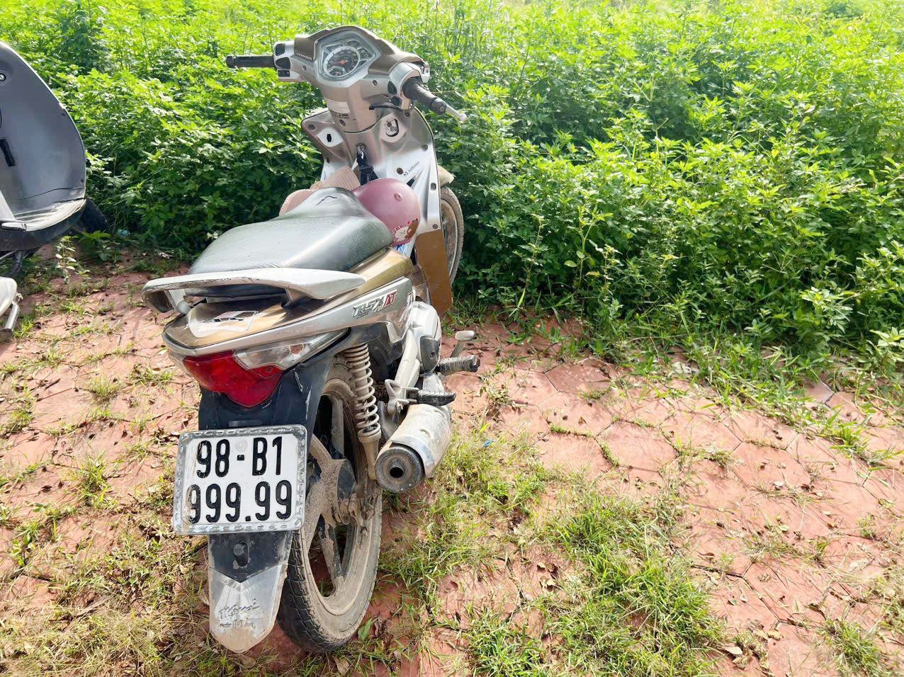 Tuan tra giao thong, canh sat phat hien bien so xe ngu quy 9 gia hinh anh