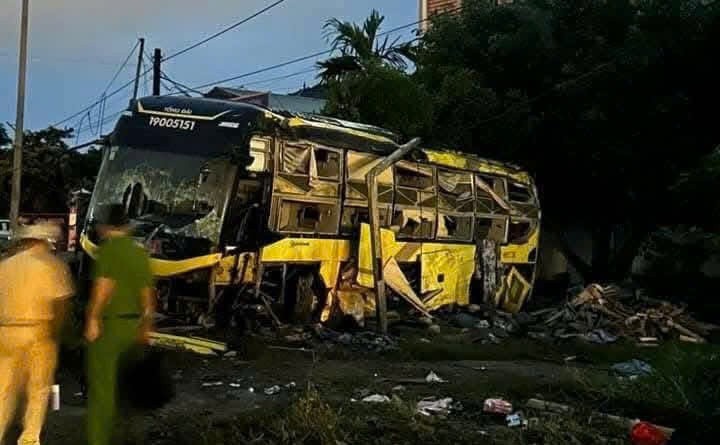 Hien truong vu lat xe khach o Ha Tinh khien 9 nguoi tu vong hinh anh