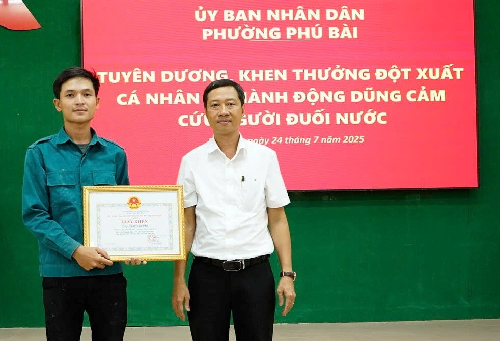 Tho ho cuu duoi nuoc anh 1