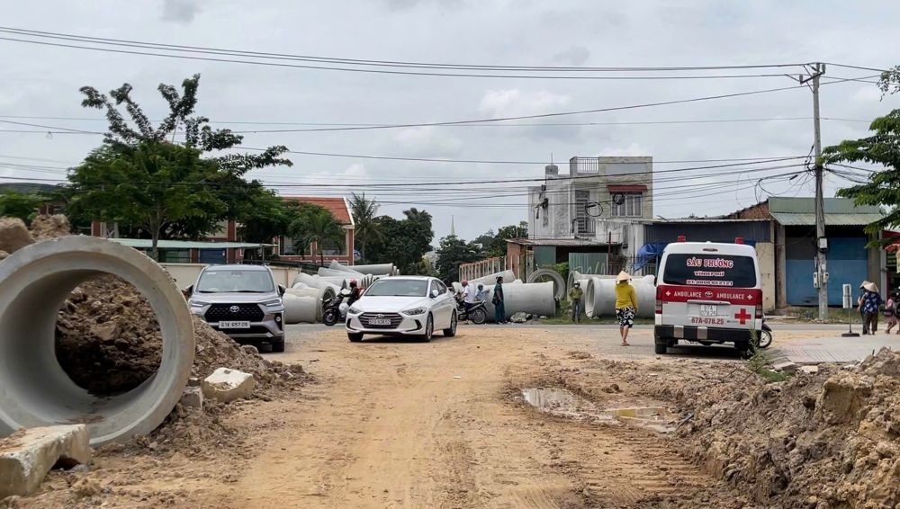 Nguoi dan ong tu vong duoi ho cong trinh o TP.HCM hinh anh