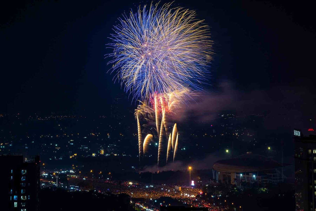 Ha Noi ban phao hoa tai khu vuc truong dua F1 hinh anh