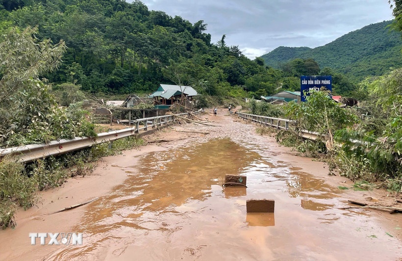 Cau treo ban Chan,  Cau treo ban Lau,  Muong Quang,  Quoc lo 16,  Nguyen Thanh Hoai anh 1