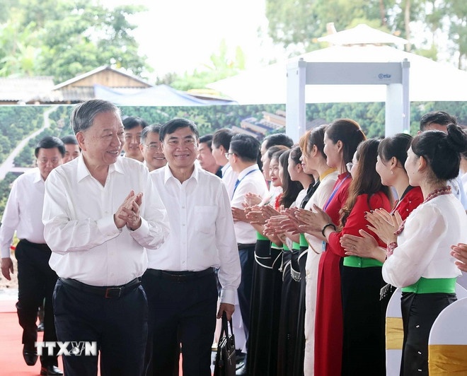 Le khoi cong,  Si Pa Phin,  Truong noi tru anh 3