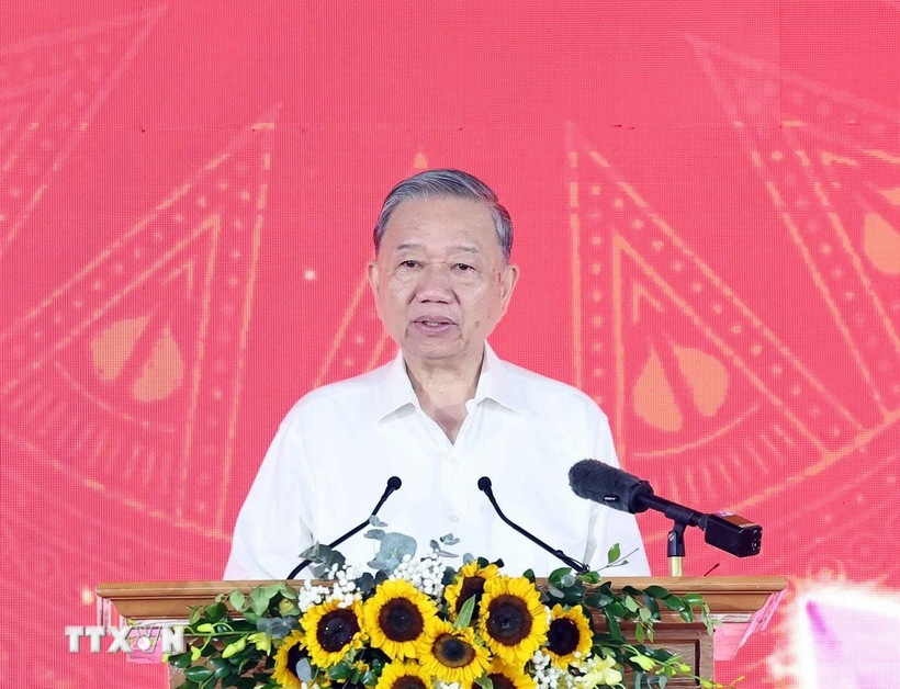 Le khoi cong,  Si Pa Phin,  Truong noi tru anh 1