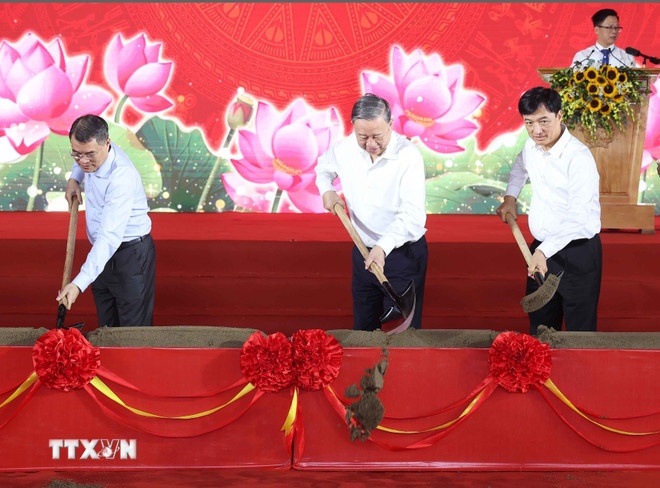 Le khoi cong,  Si Pa Phin,  Truong noi tru anh 2