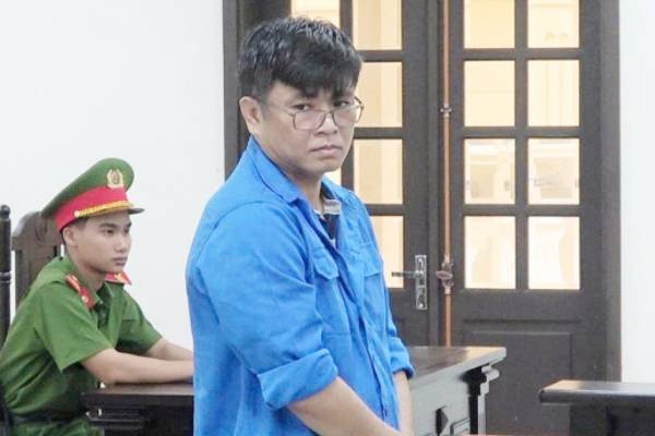 Giam doc cong ty linh 8 nam tu vi ban dat khong thuoc quyen su dung hinh anh