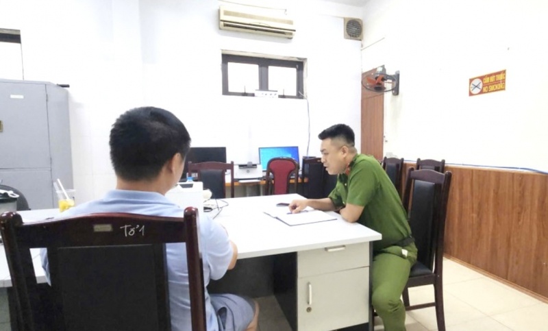 P.N.D,  Cong an Tu Liem,  P.V.T,  Tien chuoc,  Zoom anh 1