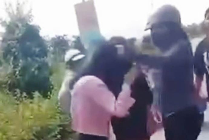 Be gai 14 tuoi bi nhom nguoi danh da man, nghi do 'nghe don noi xau' hinh anh