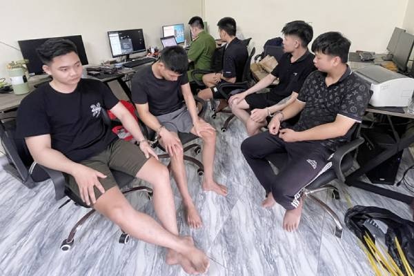 Mua 300.000 tai khoan ca nhan, 'nang cap' ban thu loi hon 3 ty dong hinh anh