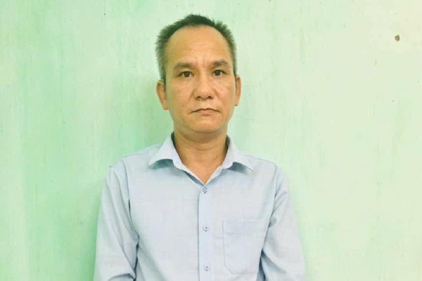 D.H.T,  T.P.N.,  Thon Dai Dong,  Bui Van Viet,  T.T.T. anh 1