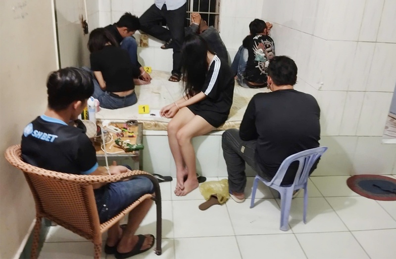 Bat qua tang 11 nam, nu dang 'bay lac' trong phong tro hinh anh