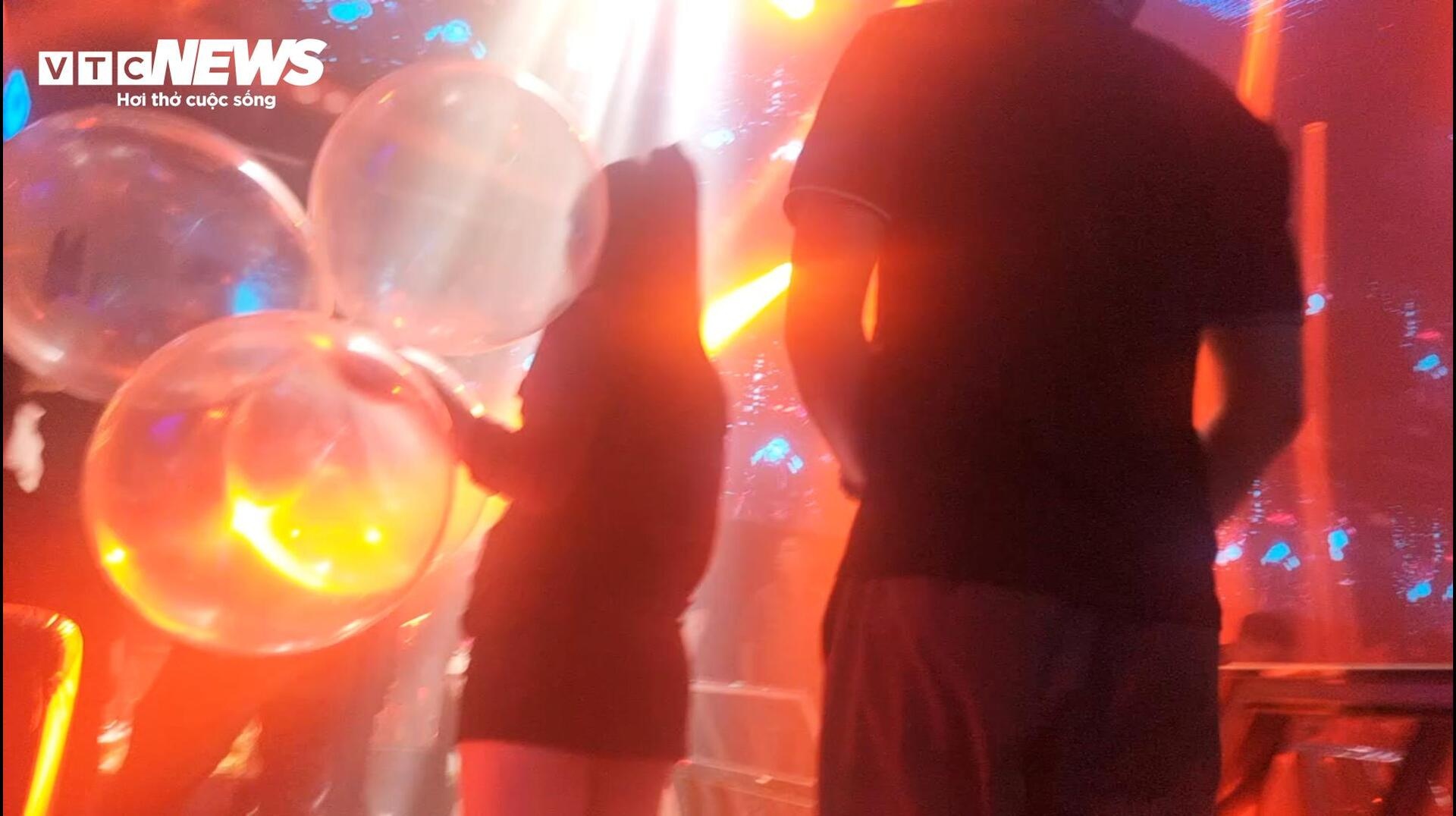 A&E Club,  Quan A&E Club,  Bar A&E Club,  Chu A&E Club,  bar Jet Lounge,  Bar Jet Lounge,  Quan Jet Lounge,  Chu Jet Lounge,  Quan Lin Lounge 79,  Chu Lin Lounge 79,  Bar Lin Lounge 79 anh 8