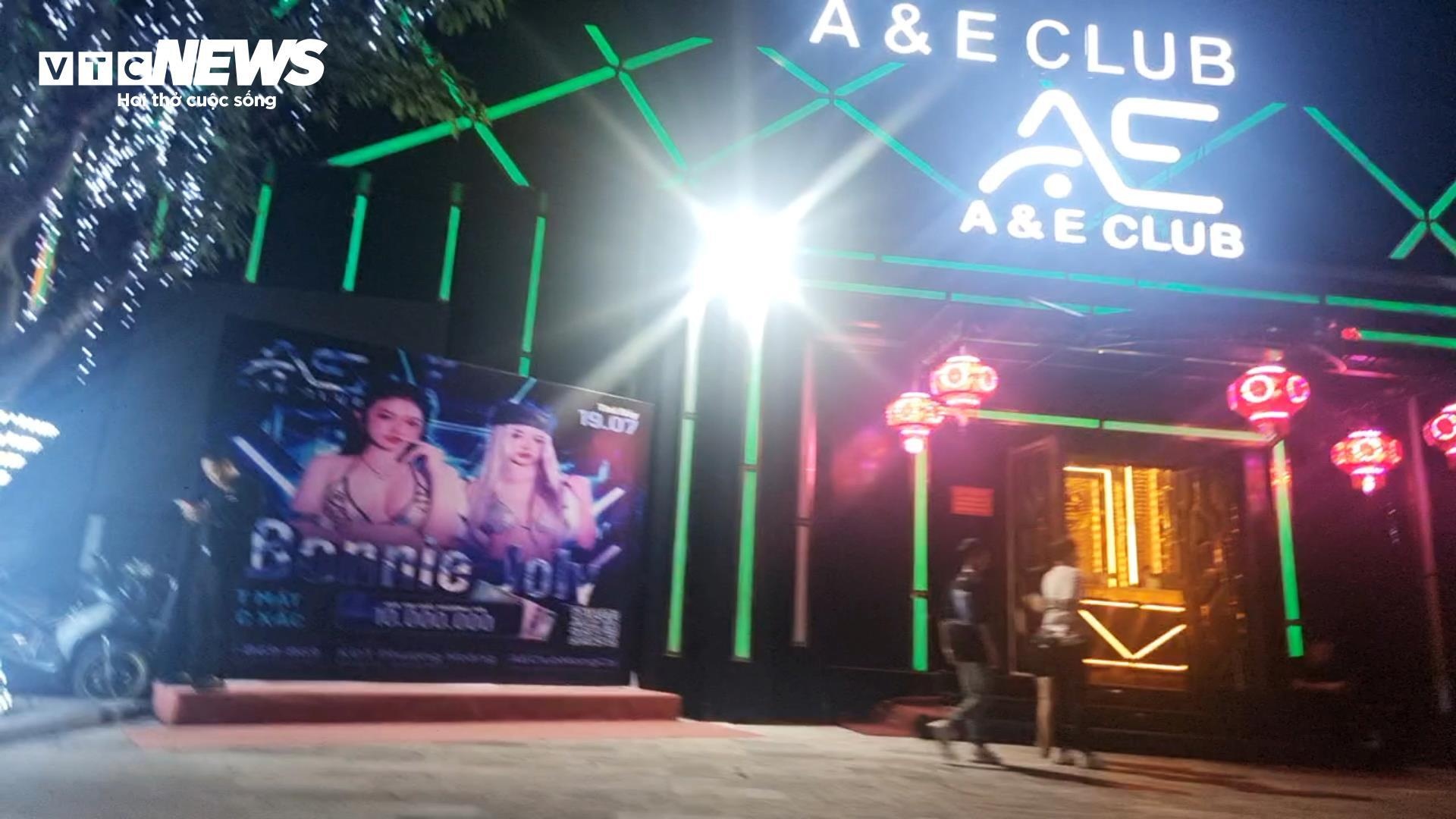 A&E Club,  Quan A&E Club,  Bar A&E Club,  Chu A&E Club,  bar Jet Lounge,  Bar Jet Lounge,  Quan Jet Lounge,  Chu Jet Lounge,  Quan Lin Lounge 79,  Chu Lin Lounge 79,  Bar Lin Lounge 79 anh 2