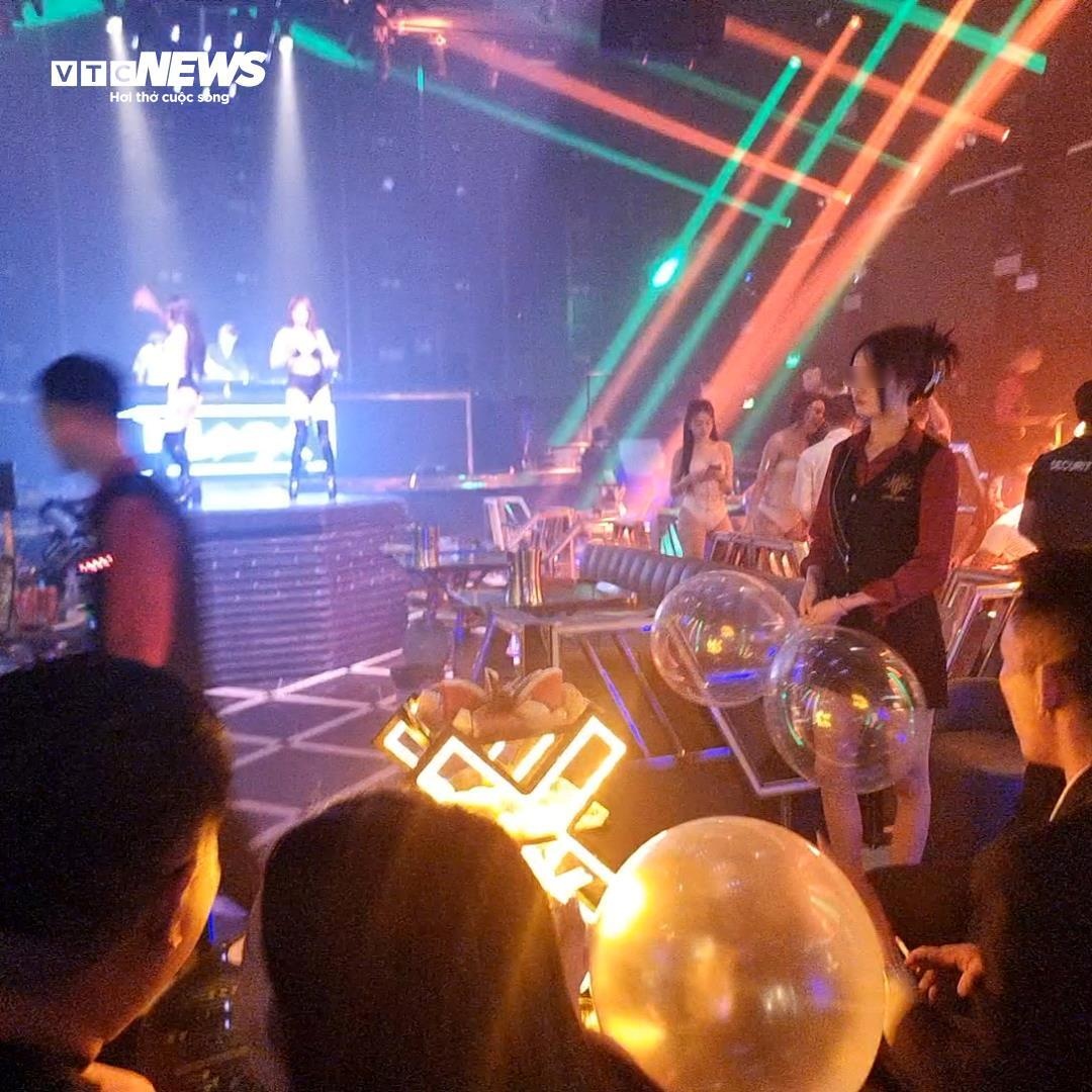 A&E Club,  Quan A&E Club,  Bar A&E Club,  Chu A&E Club,  bar Jet Lounge,  Bar Jet Lounge,  Quan Jet Lounge,  Chu Jet Lounge,  Quan Lin Lounge 79,  Chu Lin Lounge 79,  Bar Lin Lounge 79 anh 7