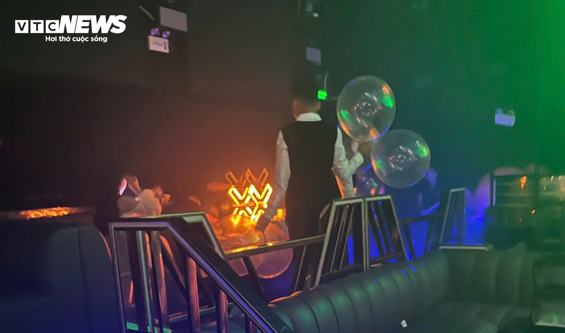 A&E Club,  Quan A&E Club,  Bar A&E Club,  Chu A&E Club,  bar Jet Lounge,  Bar Jet Lounge,  Quan Jet Lounge,  Chu Jet Lounge,  Quan Lin Lounge 79,  Chu Lin Lounge 79,  Bar Lin Lounge 79 anh 9