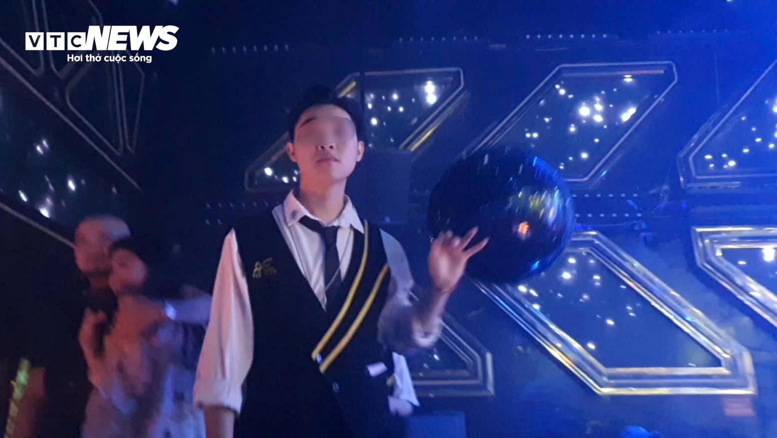 A&E Club,  Quan A&E Club,  Bar A&E Club,  Chu A&E Club,  bar Jet Lounge,  Bar Jet Lounge,  Quan Jet Lounge,  Chu Jet Lounge,  Quan Lin Lounge 79,  Chu Lin Lounge 79,  Bar Lin Lounge 79 anh 12