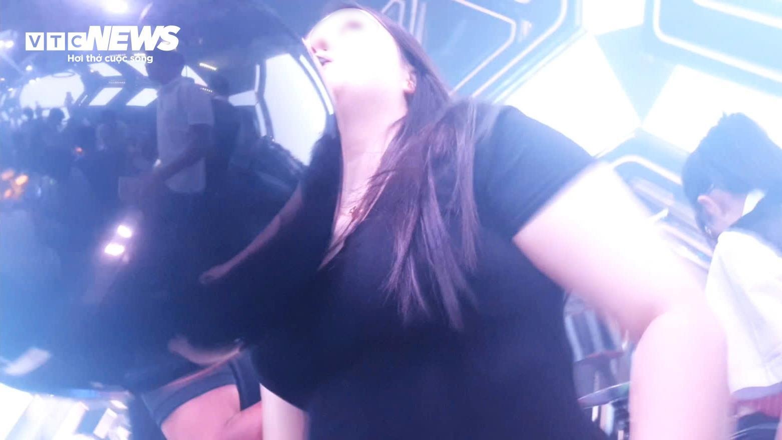 A&E Club,  Quan A&E Club,  Bar A&E Club,  Chu A&E Club,  bar Jet Lounge,  Bar Jet Lounge,  Quan Jet Lounge,  Chu Jet Lounge,  Quan Lin Lounge 79,  Chu Lin Lounge 79,  Bar Lin Lounge 79 anh 11