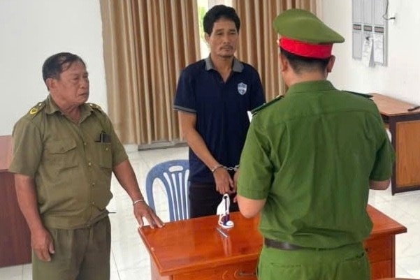 Bat tam giam doi tuong hiep dam chau gai 12 tuoi hinh anh