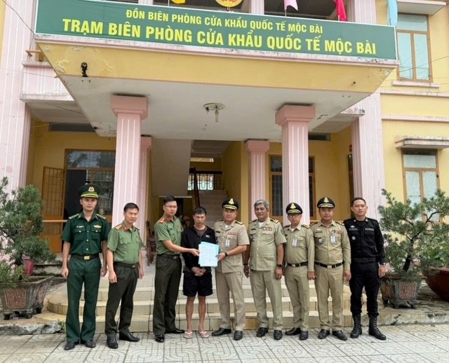 chiem doat,  gan 1.000 ty anh 1