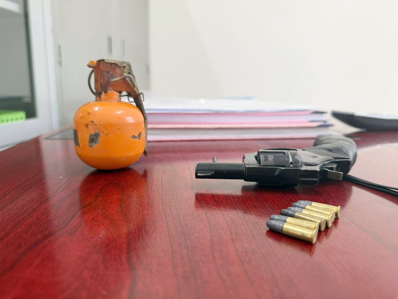 Bat qua tang doi tuong tang tru sung va luu dan hinh anh