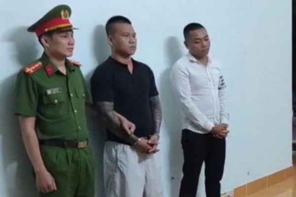 Tam giu hinh su 2 doi tuong dung sung doa 'ban be dau' chu quan bida hinh anh