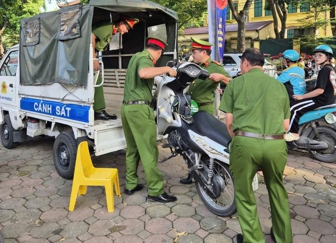 Cong an Ba Dinh,  Nha tho Cua Bac,  Pho Cua Bac,  A80 anh 2