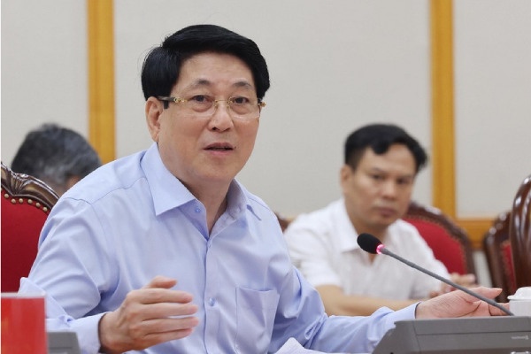 Bo Chinh tri cho y kien ve chuan bi DH Dang bo tinh Cao Bang va TP Hue hinh anh