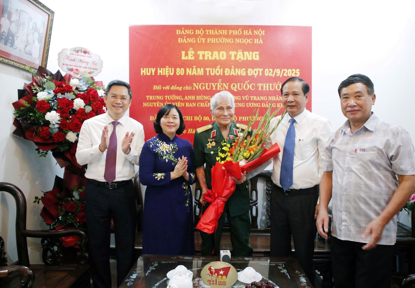 Nguyen Quoc Thuoc,  Dang bo Ngoc Ha,  Sy quan Luc quan,  Phong trao Viet Minh,  Chi uy vien anh 1