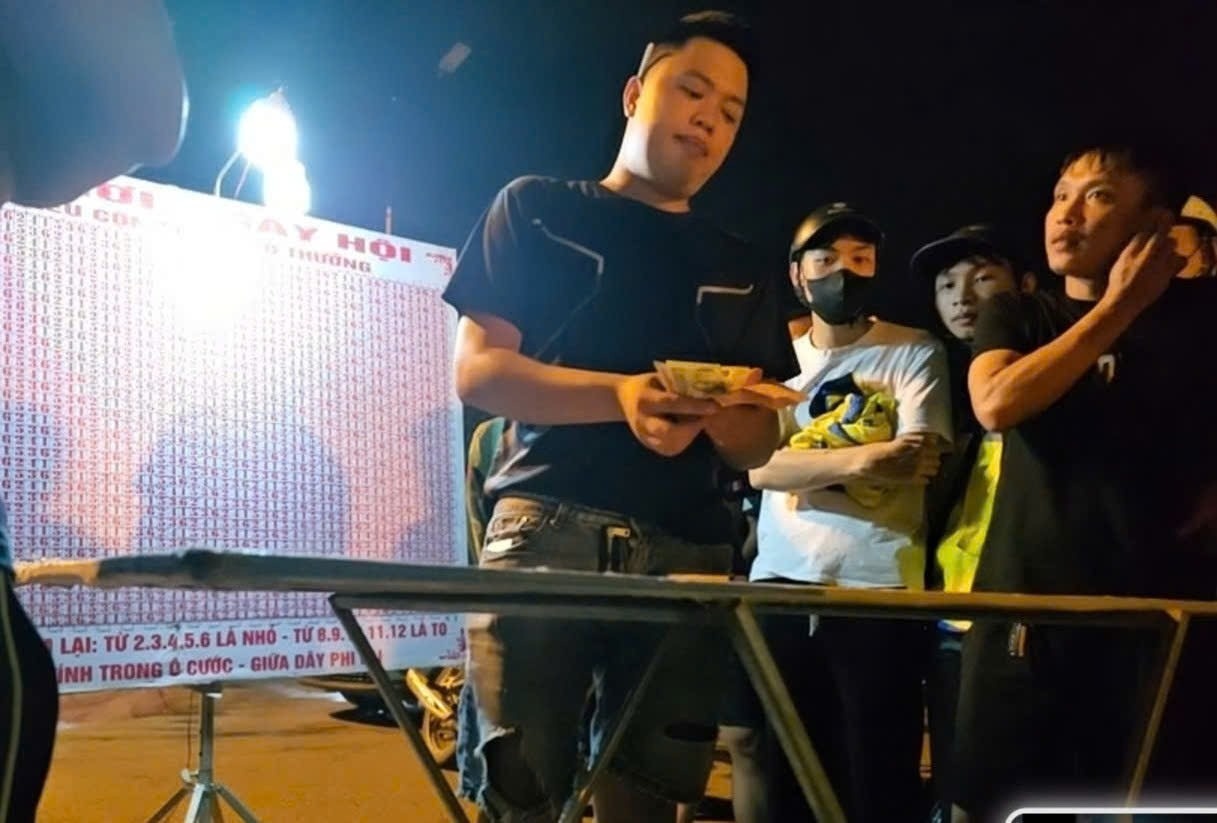 3 diem co bac tra hinh gan san van dong My Dinh truoc gio dai le hinh anh